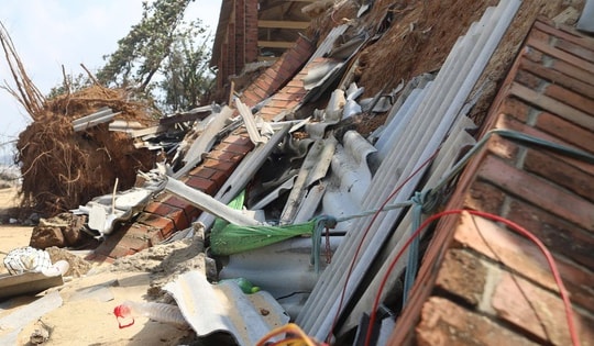 Bãi biển Hàm Rồng tan hoang sau các đợt mưa bão