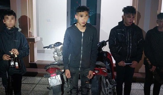 Mang dao mèo ‘diễu phố’ trong đêm, nhóm thiếu niên bị xử lý