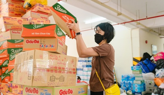 TPHCM chuyển 50 tỷ đồng cùng 211 tấn hàng hỗ trợ Khánh Hoà khắc phục bão lũ