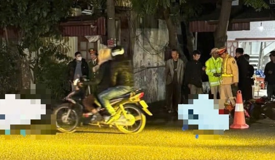 Va chạm với ô tô tải, hai mẹ con tử vong trong đêm