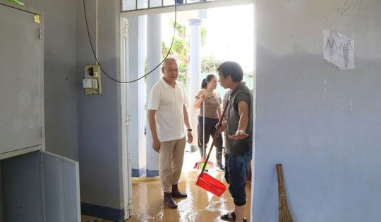 Giám đốc Sở Y tế Đắk Lắk: Cử các đội phản ứng nhanh đến hỗ trợ các xã thiệt hại nặng do lũ