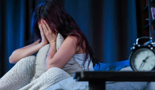 Thiếu hụt 5 loại vitamin này khiến bạn ngủ không ngon giấc