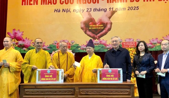 Ngày hội ‘Hiến máu cứu người - Hành Bồ Tát đạo’, hướng về đồng bào miền Trung, Tây Nguyên bị ảnh hưởng mưa lũ