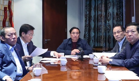 Từ Nam Phi, Thủ tướng chủ trì họp khẩn ứng phó, khắc phục hậu quả thiên tai ở các tỉnh miền Trung