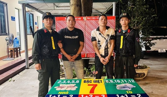 Chơi trò phi tiêu ăn tiền tại hội chợ, 2 nam thanh niên bị bắt vì hành vi đánh bạc