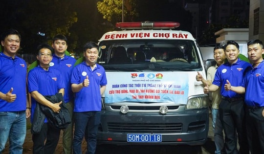 Bệnh viện Chợ Rẫy lên đường vào tâm lũ, hỗ trợ đồng bào miền Trung