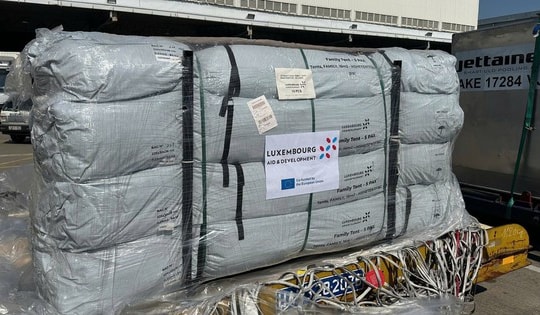 Liên minh Châu Âu viện trợ người dân vùng lũ Đắk Lắk đồ gia dụng thiết yếu và lều bạt