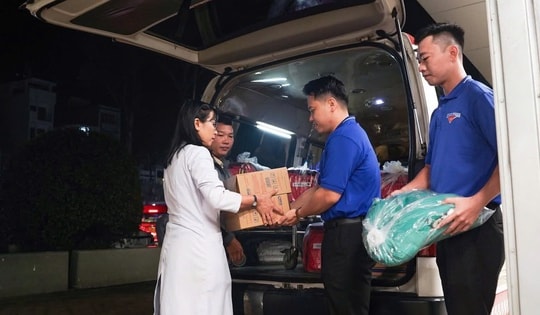 Gần 100 y bác sĩ TPHCM chi viện y tế tỉnh Đắk Lắk