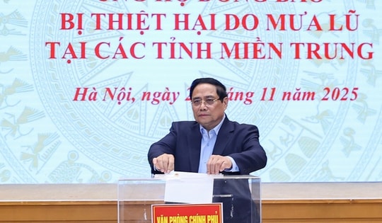 Thủ tướng, lãnh đạo Chính phủ quyên góp ủng hộ đồng bào miền Trung bị thiệt hại do lũ lụt