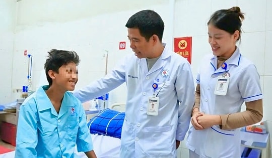 Giành lại sự sống cho nam sinh gặp tai nạn nguy kịch trên đường đi học về