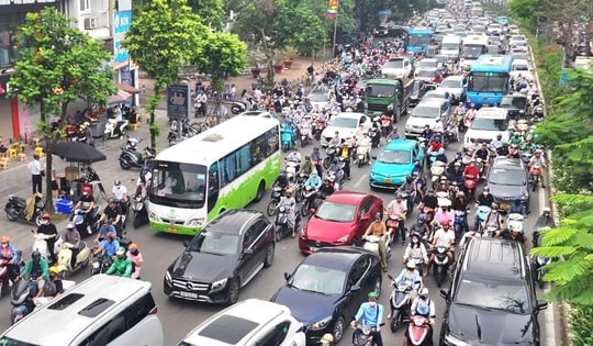 Không đột ngột loại bỏ xe máy xăng