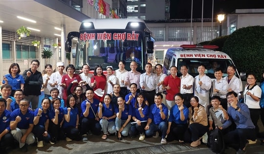 'Chuyến xe Sức khỏe - Thương về miền Trung' lên đường hỗ trợ Khánh Hòa sau mưa lũ