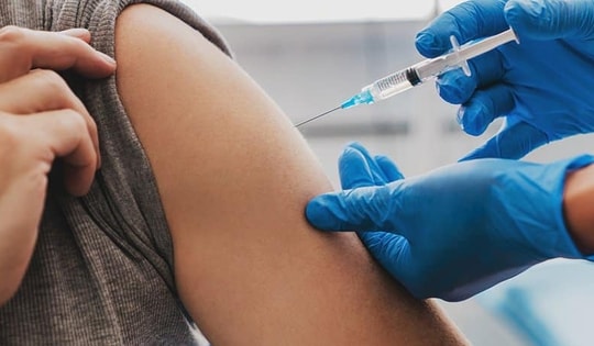 Ai nên chủ động tiêm phòng vaccine cúm hằng năm?