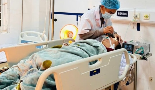 2 chị em nguy kịch vì đốt than sưởi ấm trong phòng kín