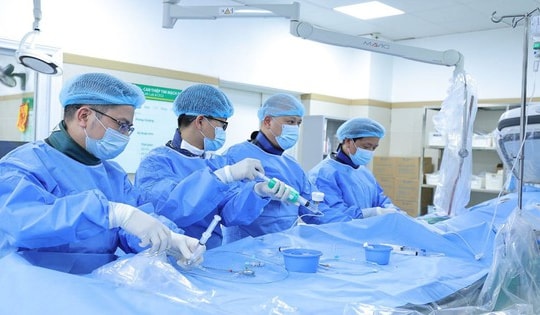 Bệnh viện Bạch Mai: Tiên phong ứng dụng công nghệ mới trong điều trị mạch vành vôi hóa phức tạp bằng bóng phá vôi nội mạch IVL cơ học sử dụng lực Hertz
