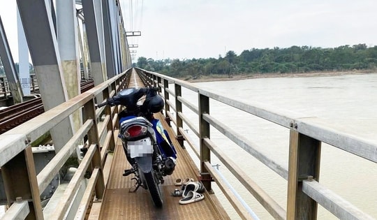 Hé lộ nguyên nhân người đàn ông ôm 2 cháu nhỏ nhảy xuống sông Trà Khúc