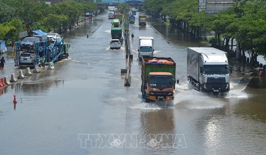 Indonesia ban bố tình trạng khẩn cấp do mưa lũ kéo dài