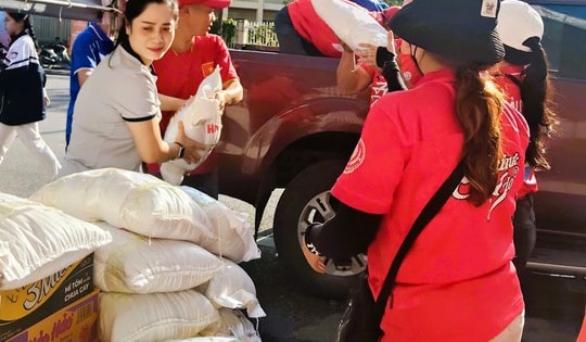 Hải Phòng chung tay cứu trợ Phú Yên khắc phục khó khăn sau lũ