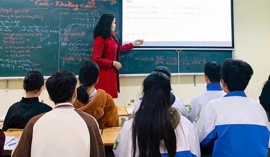 Gần 10.000 giáo viên Hà Nội chờ đợi từ kỳ họp HĐND