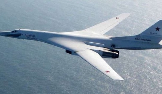 'Thiên Nga Trắng' Tu-160 Nga xuất kích ở Bắc Băng Dương thách thức sức ép từ NATO