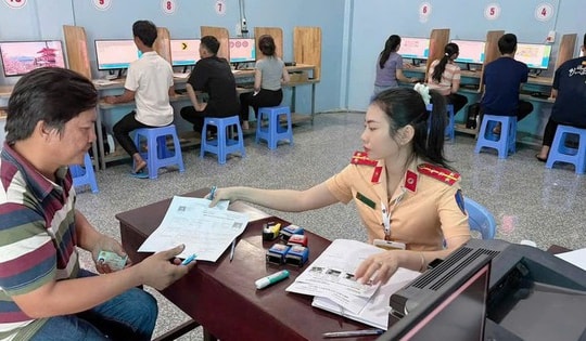Đề xuất cấp giấy phép lái xe điện tử, rút ngắn thời gian cấp mới xuống còn 5 ngày