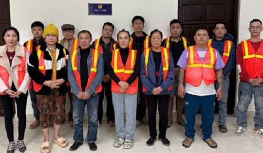 Triệt phá sới bạc trên sông, 15 đối tượng bị tạm giữ