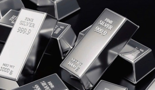 Giá bạc tương lai tăng kỷ lục dù sàn giao dịch Mỹ khiến nhà đầu tư 'như bay trong bóng tối'