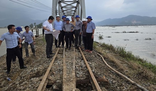 Đường sắt tạm ngừng nhiều đôi tàu SE từ 2-10/12 do hư hỏng sau mưa lũ