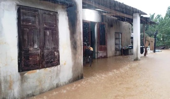 Bão số 15 sẽ suy yếu thành áp thấp nhiệt đới ngay trên biển nhưng gây mưa từ Bình Định cũ đến Khánh Hòa