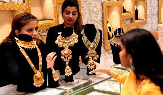 Giá vàng rời khỏi mức cao nhất trong gần ba tuần