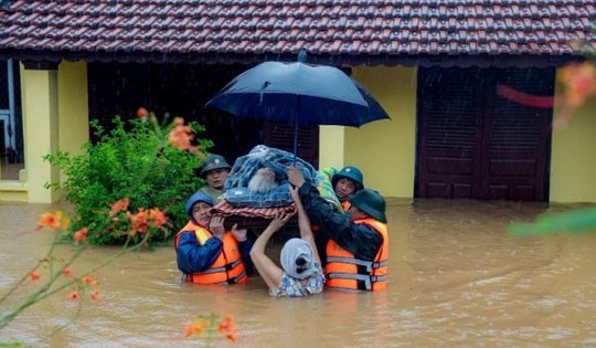 Triển khai các biện pháp ứng phó với đợt mưa lũ ở miền Trung