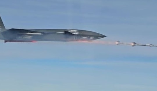 UAV chiến đấu lần đầu tiên bắn hạ mục tiêu bằng tên lửa ngoài tầm nhìn