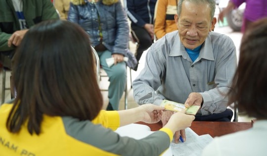 Việc chi trả gộp 3 tháng lương hưu bằng tiền mặt tại 4 tỉnh miền Trung dự kiến từ 5/12