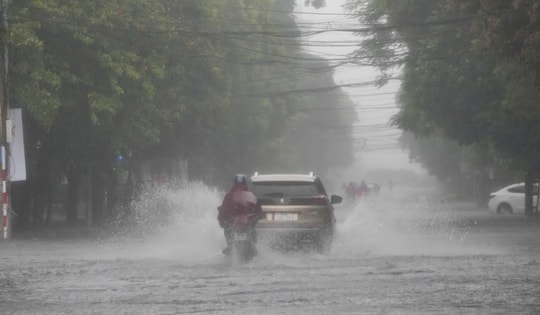 Diễn biến đợt mưa ở miền Trung do hoàn lưu của bão số 15