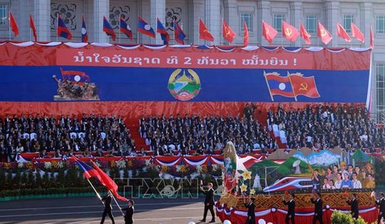 Kỷ niệm trọng thể 50 năm Quốc khánh nước Cộng hòa Dân chủ Nhân dân Lào