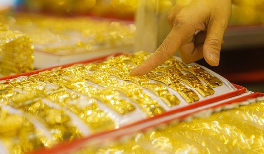 Giá vàng hôm nay ngày 3/12 tiếp tục giảm mạnh