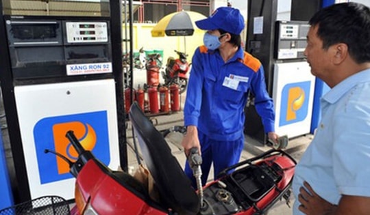 Giá xăng có thể đảo chiều tăng trong ngày mai, 4/12