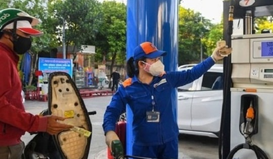 Giá xăng dầu tăng giảm đan xen, RON95 lên 20.460 đ/lít