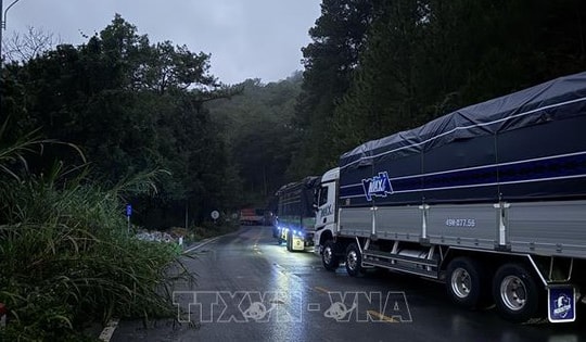 Đèo Prenn sạt lở, các phương tiện vào Đà Lạt theo 3 con đèo khác