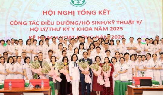Sự tận tụy và đôi bàn tay của điều dưỡng đã giữ lại cơ hội sống cho người bệnh