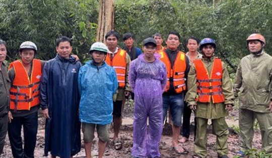 Công an kịp thời giải cứu 6 thành viên đội khảo sát địa chất mắc kẹt trong lũ