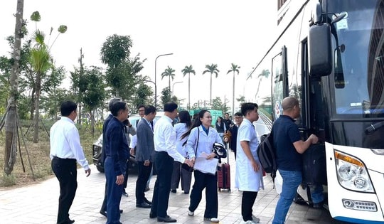 Hình ảnh lực lượng y tế Hải Phòng lên đường hỗ trợ Đắk Lắk khắc phục hậu quả mưa lũ