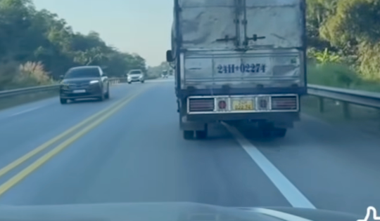 CSGT nói gì vụ xe tải bị nghi 'chim mồi' trên cao tốc Nội Bài - Lào Cai?