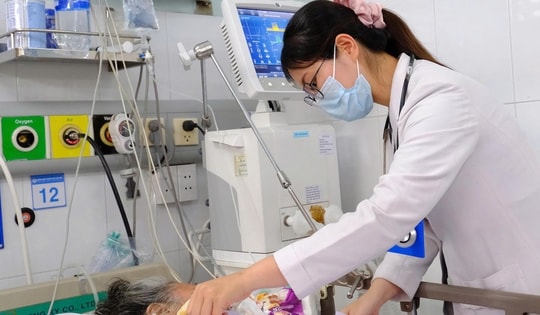 Cứu sống bệnh nhân 78 tuổi, nặng 100 kg bị ngưng tim, ngưng thở nhờ kỹ thuật lọc máu hiện đại