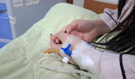 Thiếu nữ 23 tuổi bị liệt dần vì bóng cười, hít 12–15 giờ liền gia đình không hề biết