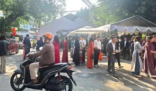 Dựng rạp cưới gần kín hết lòng đường có bị xử phạt không?