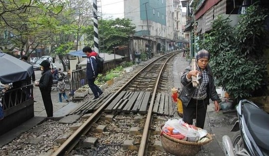 Còn hơn 2.500 lối đi 'tử thần' rình rập an toàn giao thông đường sắt