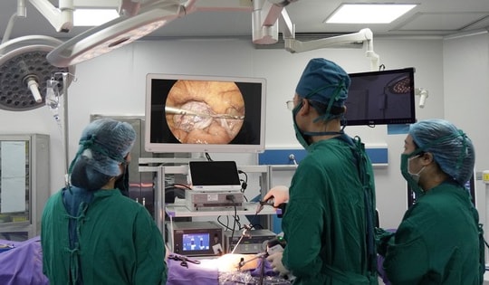 Đau bụng bất thường, cụ bà 80 tuổi phát hiện mắc u nang quái buồng trứng