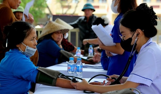 Gỡ khó cho y tế cơ sở: Trả lại sức mạnh tuyến đầu