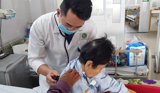 Cứu sống bệnh nhân sốc tim, ngưng tim trong ‘cuộc đua một phút sinh tử’